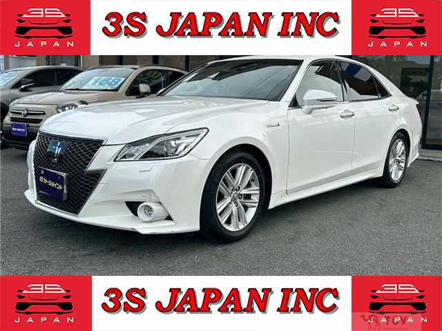 2013 Toyota Crown Hybrid