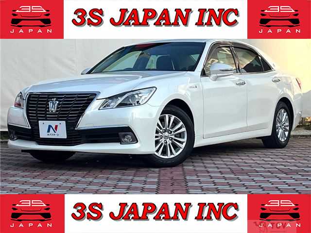 2013 Toyota Crown Hybrid