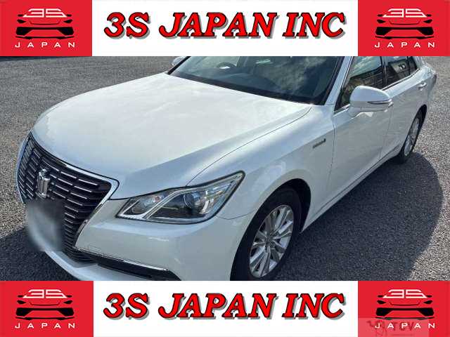 2013 Toyota Crown Hybrid