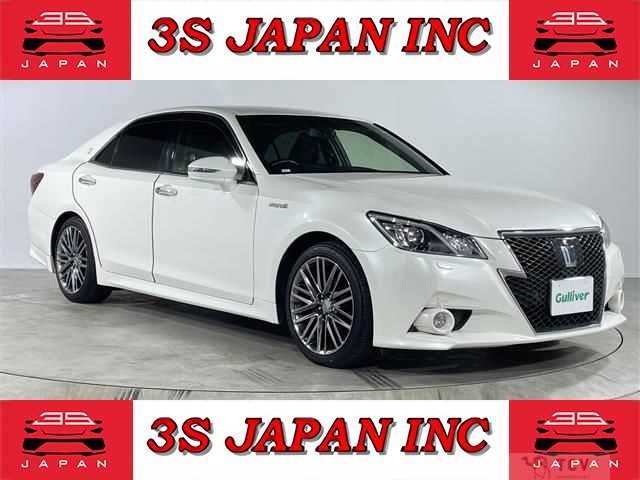 2013 Toyota Crown Hybrid