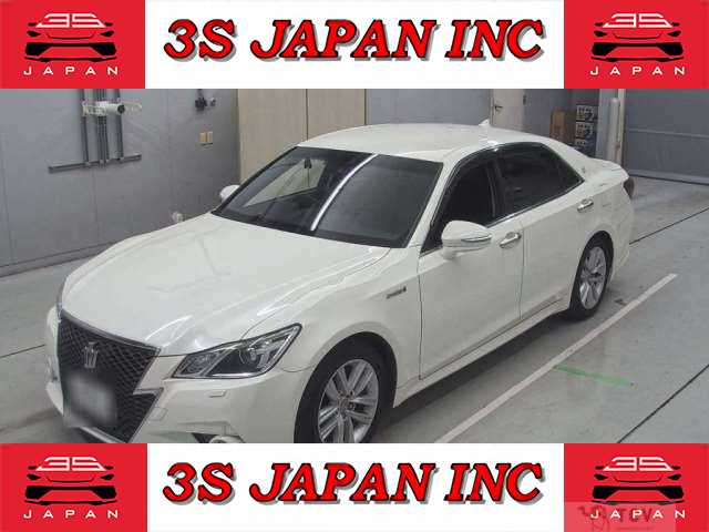 2013 Toyota Crown Hybrid