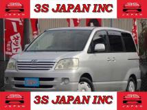 2004 Toyota Noah