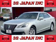 2013 Toyota Crown Hybrid
