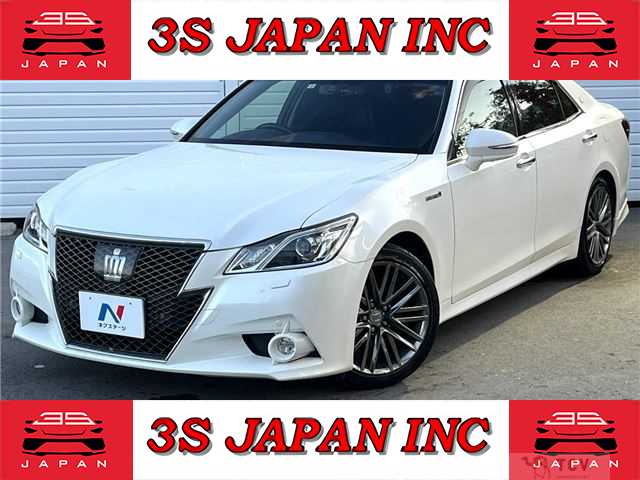 2013 Toyota Crown Hybrid