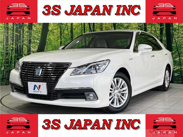 2013 Toyota Crown Hybrid