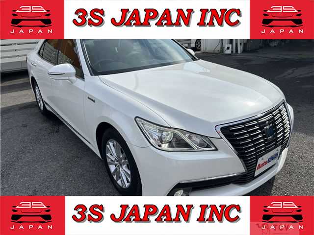 2013 Toyota Crown Hybrid