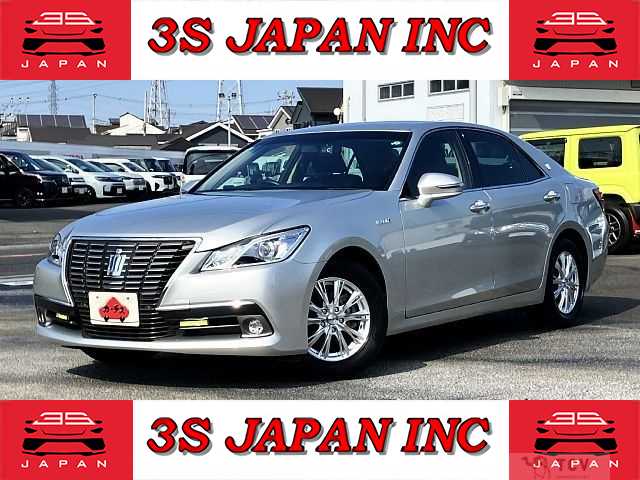 2013 Toyota Crown Hybrid