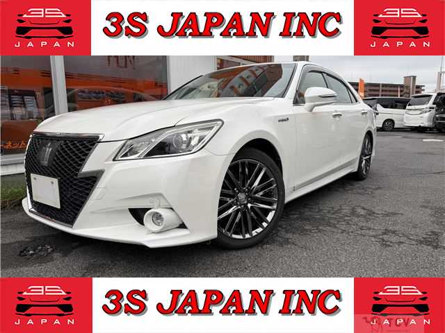 2013 Toyota Crown Hybrid
