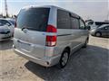 2004 Toyota Noah