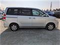 2004 Toyota Noah