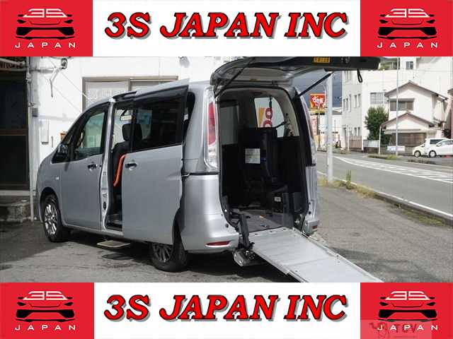 2013 Nissan Serena