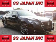 2013 Toyota Crown Hybrid