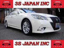 2013 Toyota Crown Hybrid