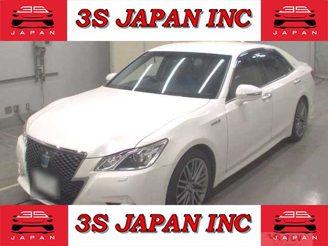 2014 Toyota Crown Hybrid