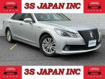 2013 Toyota Crown Hybrid