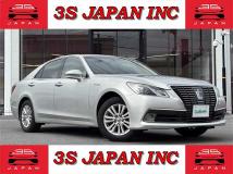 2013 Toyota Crown Hybrid
