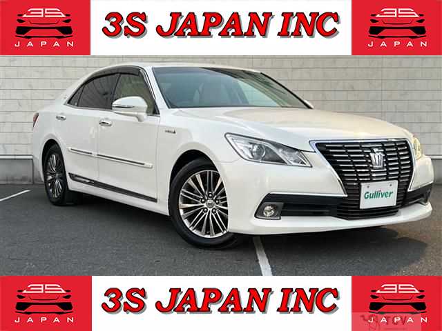 2013 Toyota Crown Hybrid