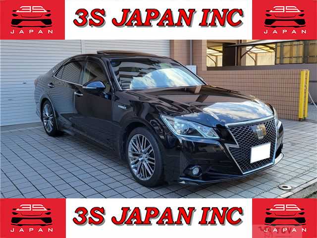 2013 Toyota Crown Hybrid