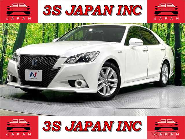 2013 Toyota Crown Hybrid