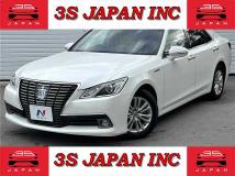 2013 Toyota Crown Hybrid