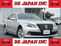 2013 Toyota Crown Hybrid
