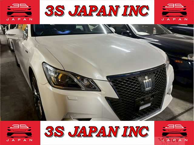 2013 Toyota Crown Hybrid