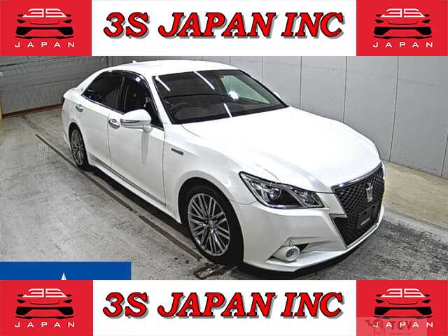 2013 Toyota Crown Hybrid