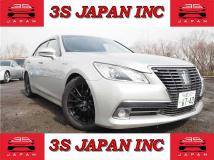 2013 Toyota Crown Hybrid