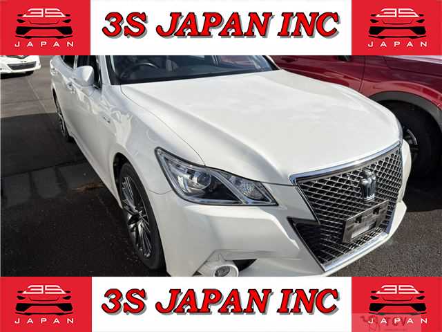 2013 Toyota Crown Hybrid