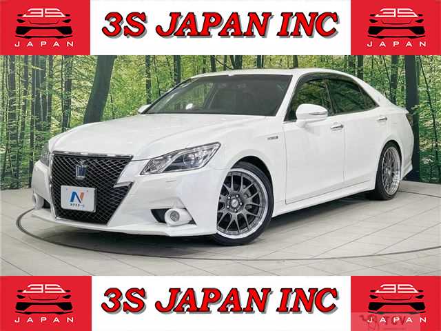 2013 Toyota Crown Hybrid