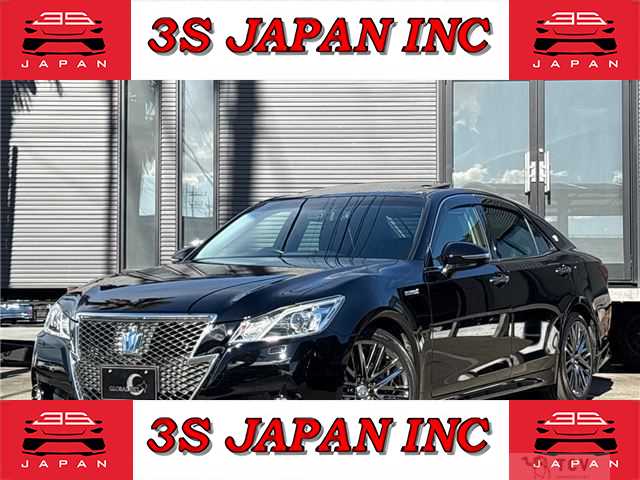 2013 Toyota Crown Hybrid