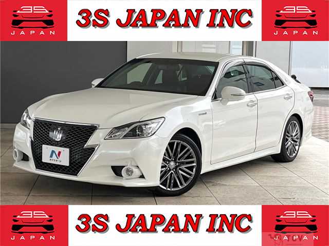 2013 Toyota Crown Hybrid