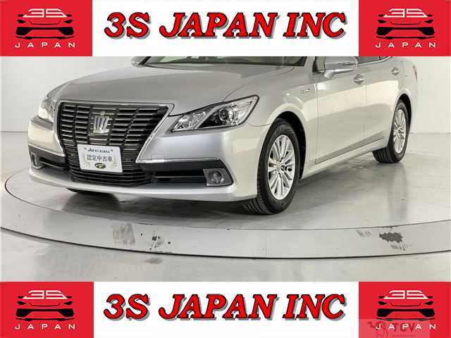 2013 Toyota Crown Hybrid