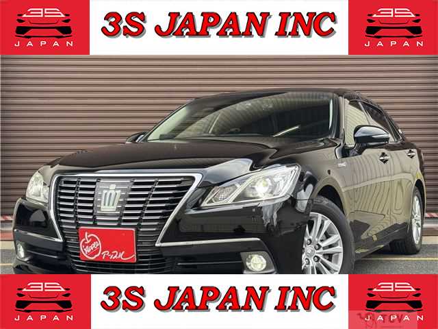 2013 Toyota Crown Hybrid