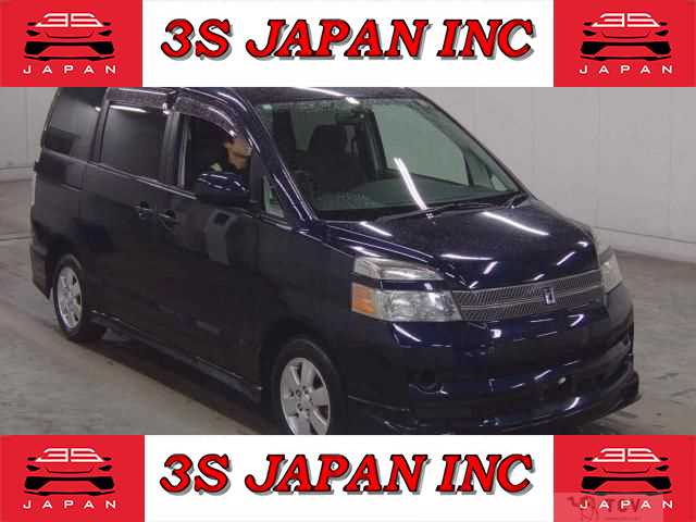 2004 Toyota Voxy