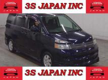 2004 Toyota Voxy