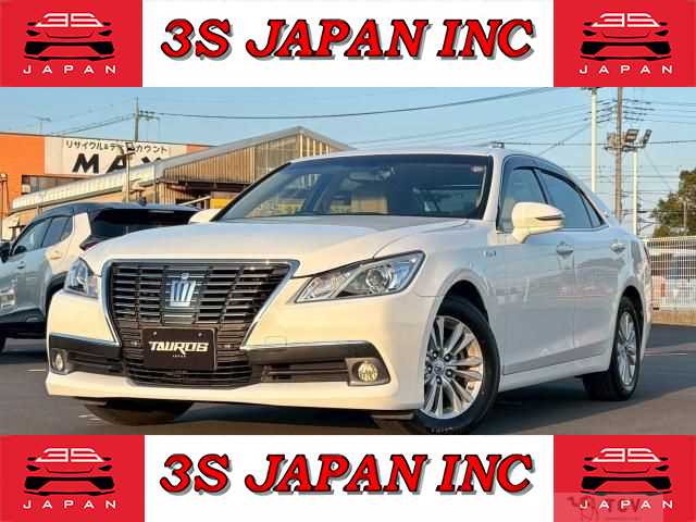 2013 Toyota Crown Hybrid