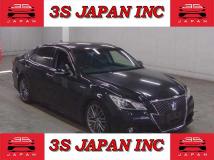 2013 Toyota Crown Hybrid