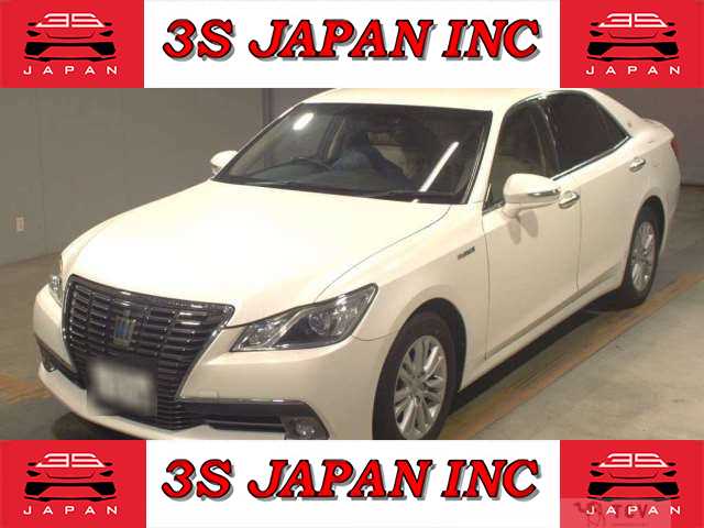 2013 Toyota Crown Hybrid