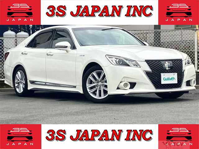 2013 Toyota Crown Hybrid