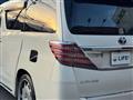 2013 Toyota Alphard Hybrid