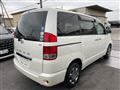 2005 Toyota Noah