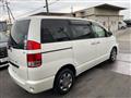 2005 Toyota Noah