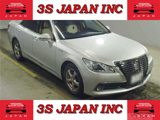 2013 Toyota Crown Hybrid