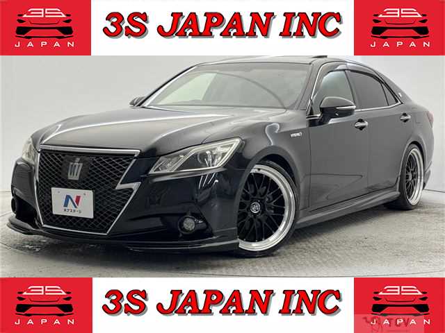 2013 Toyota Crown Hybrid