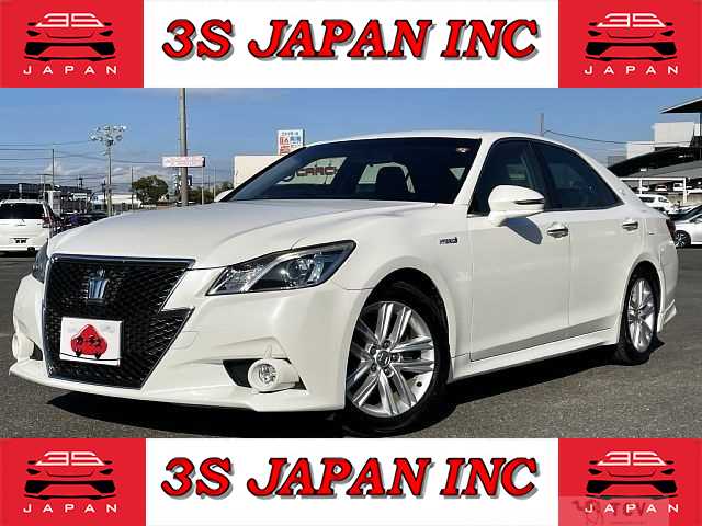2013 Toyota Crown Hybrid