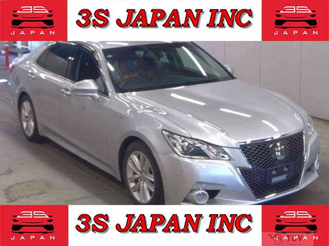 2013 Toyota Crown Hybrid