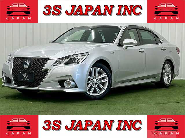 2013 Toyota Crown Hybrid