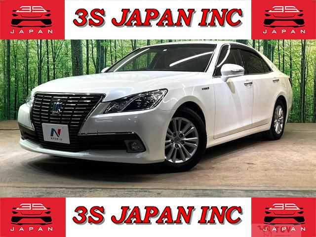 2013 Toyota Crown Hybrid