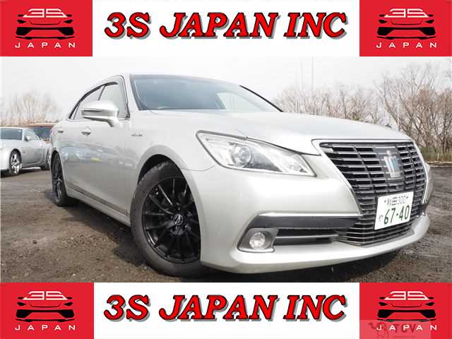 2013 Toyota Crown Hybrid
